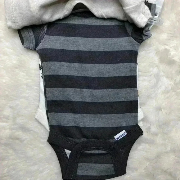 Gerber 3 Pack  Onesies New With Tags Size Preemie - Picture 6 of 16